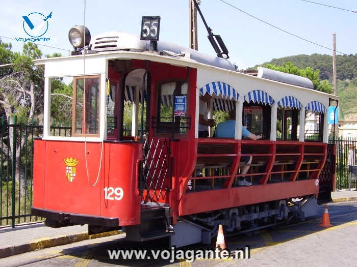 Barcelona - De tram is rood maar hij is van Tramvia Blau