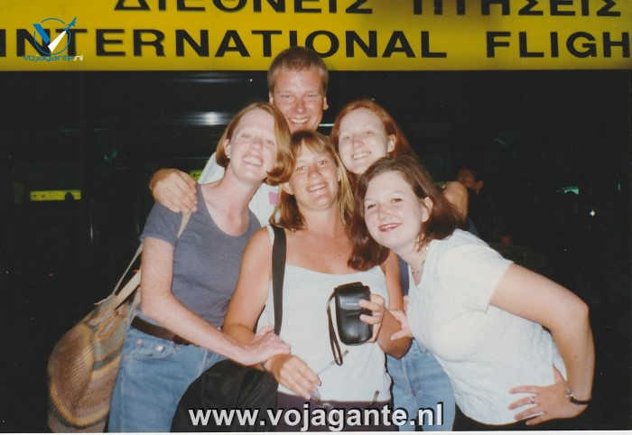 Corfu 1996 - Op de luchthaven met wat vakantievriendinnen