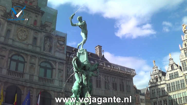 Grote Markt Antwerpen - Brabofontein voor het stadhuis Grote Markt Antwerpen - Brabofontein voor het stadhuis