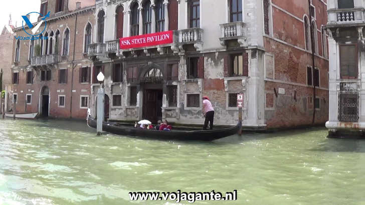 Gondel in Canal Grande Venetië