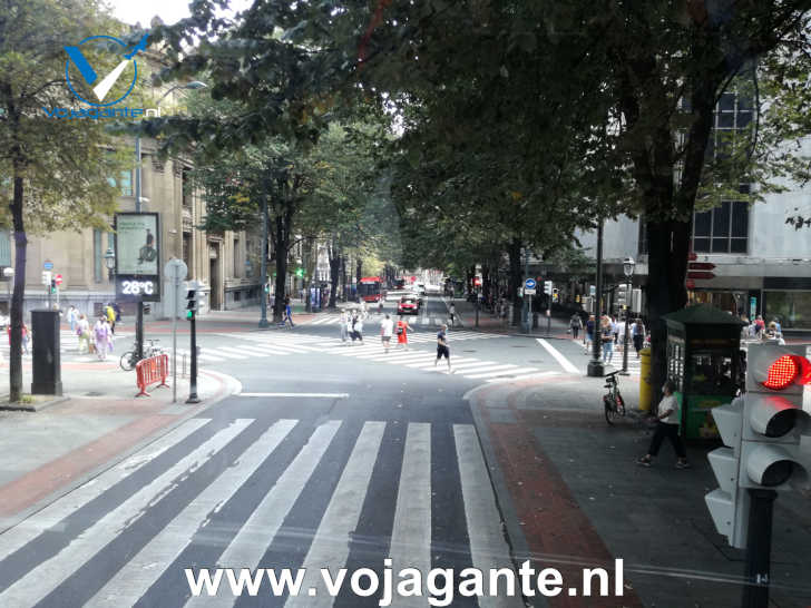 Diagonale voetgangersoversteekplaatsen in het centrum van Bilbao