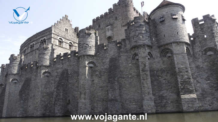 Gent België - Gravensteen gezien vanaf de rondvaartboot Gent België - Gravensteen gezien vanaf de rondvaartboot