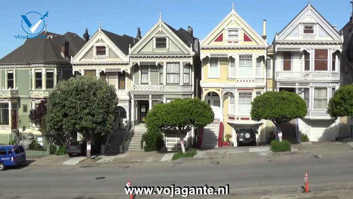 De beroemde Painted Ladies aan Alamo Square. Een van de beroemdste bezienswaardigheden in San Francisco.