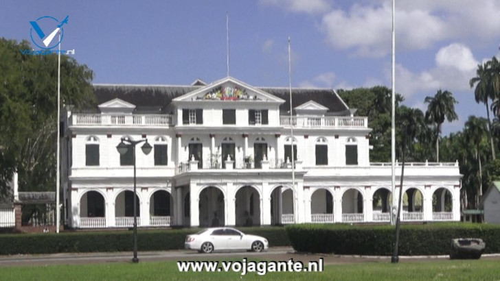 Het Presidentieel Paleis aan het Onafhankelijkheidsplein (Paramaribo).