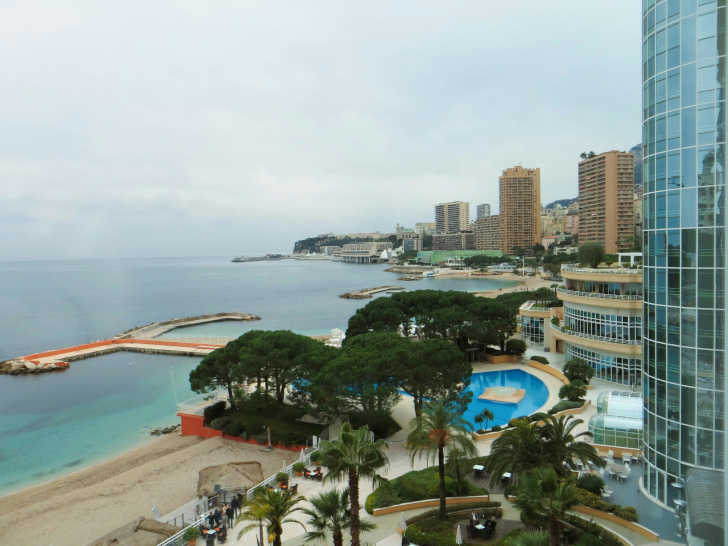 Bezienswaardigheden Monaco: Larvotto-strand