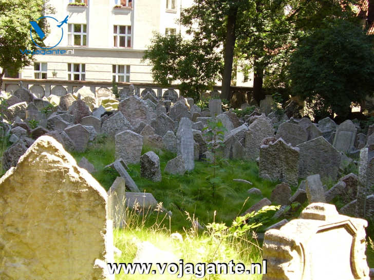 Bezienswaardigheden Praag: de Oude Joodse Begraafplaats