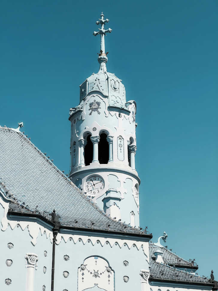 Bezienswaardigheden Bratislava: Blauwe Kerk Bezienswaardigheden Bratislava: Blauwe Kerk