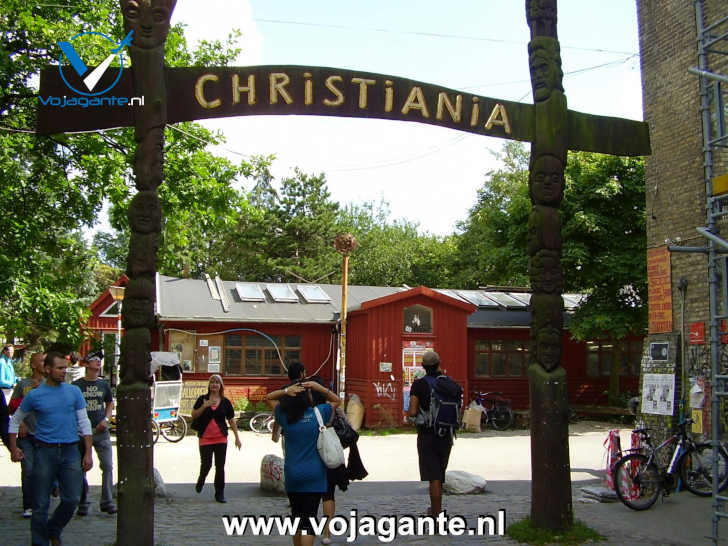 De ingang van Christiania Stedentrip Kopenhagen: Christiania