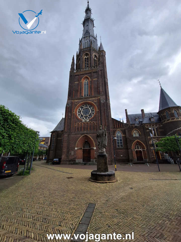 Bezienswaardigheden Leeuwarden: Sint-Bonifatiuskerk Bezienswaardigheden Leeuwarden: Sint-Bonifatiuskerk