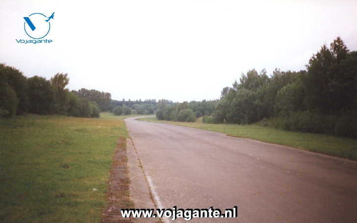 Het verlaten Formule 1-circuit van Nijvel, België, in 1998 Het verlaten Formule 1-circuit van Nijvel, België, in 1998