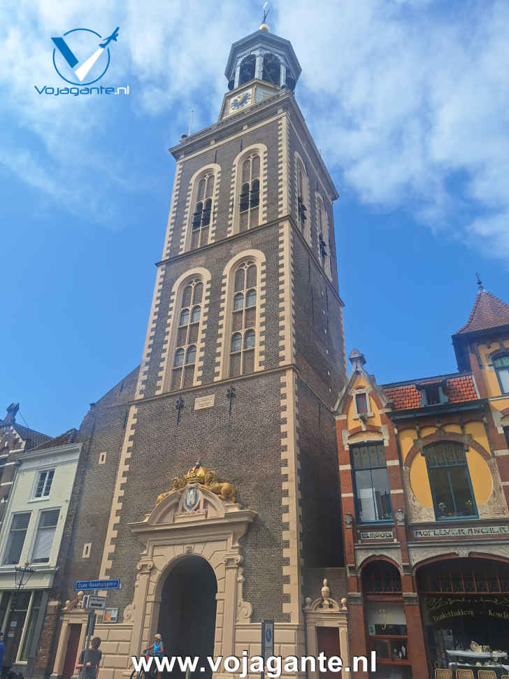 De Nieuwe Toren aan het Oude Raadhuisplein De Nieuwe Toren aan het Oude Raadhuisplein